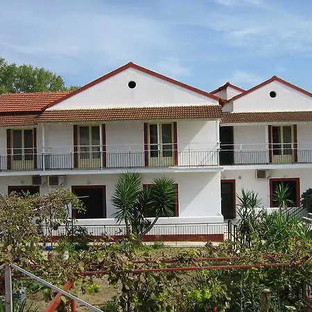 Apartment Caravel Pool Kavos